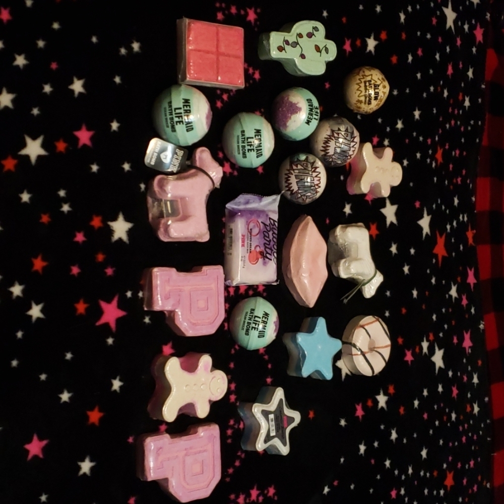 Bathbombs from pink store